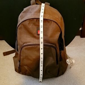 És Tricky Backpack